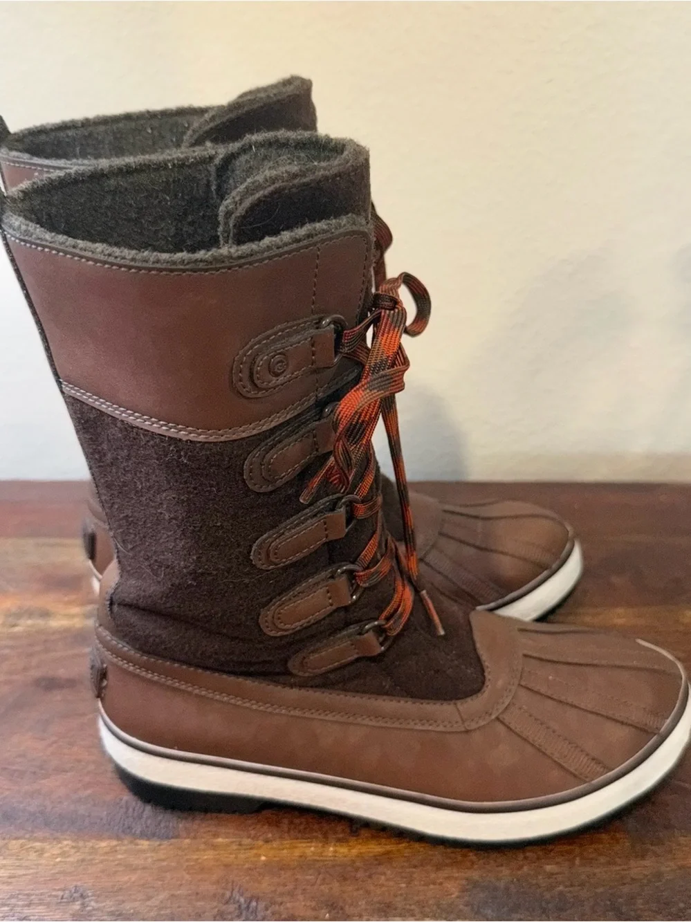 UGG Australia Baroness Women's Sz 8 Boots Lace Up Waterproof Winter Rain